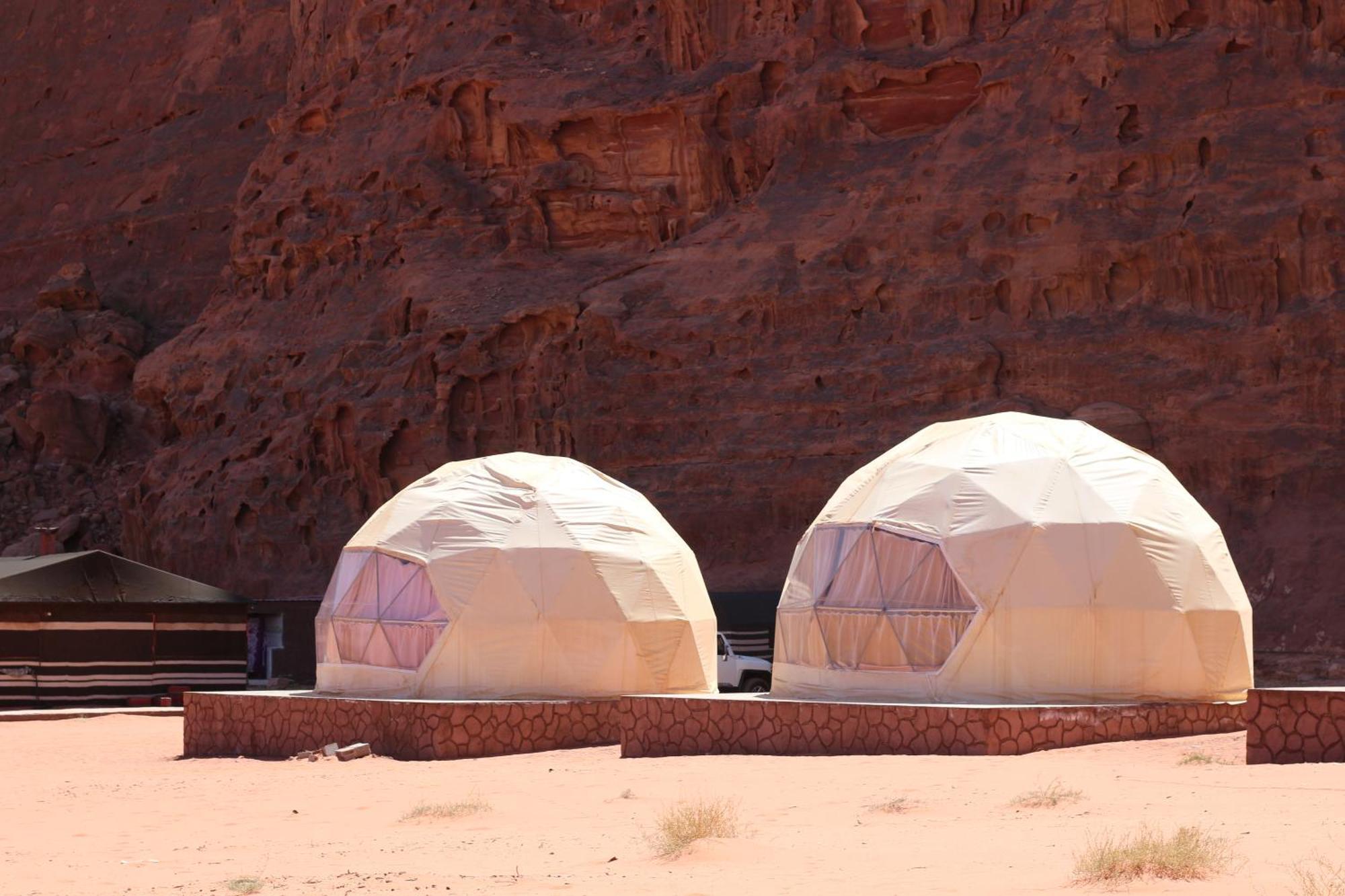 Wadi Rum Bubble Camp & Tour Exterior foto